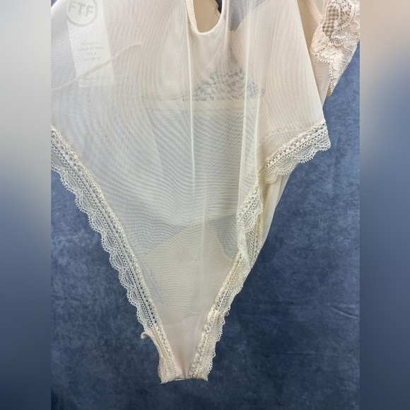 FTF Cosmopolitan Beige Nude Mesh Stain Lace Bodysuit Size 1X - Picture 14 of 14